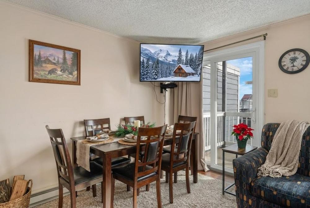 Snowshoe Ski-InSki-Out Steps to Ballhooter Lift Mountain Lodge Condo